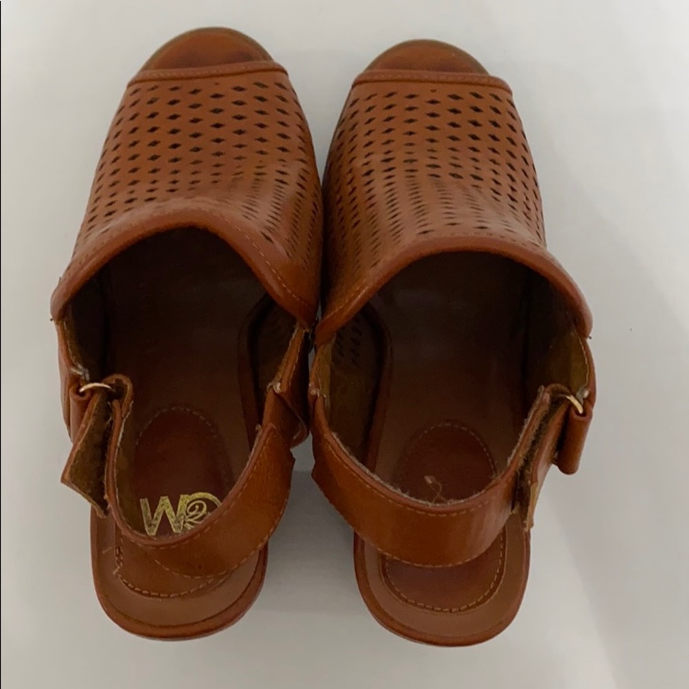 Beautiful open toe wedge sandals!